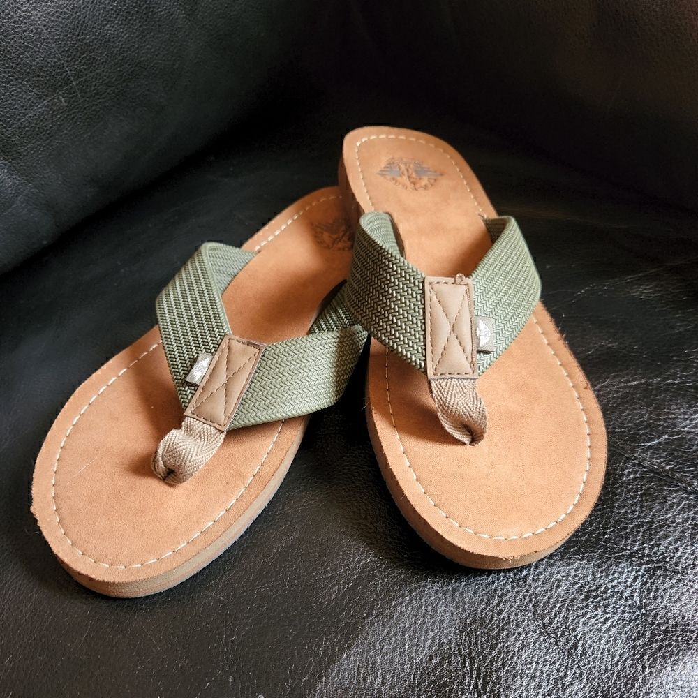 NWOT Dockers mens size 11 fip flops